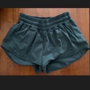 Lululemon Hotty Hot shorts 2.5”
